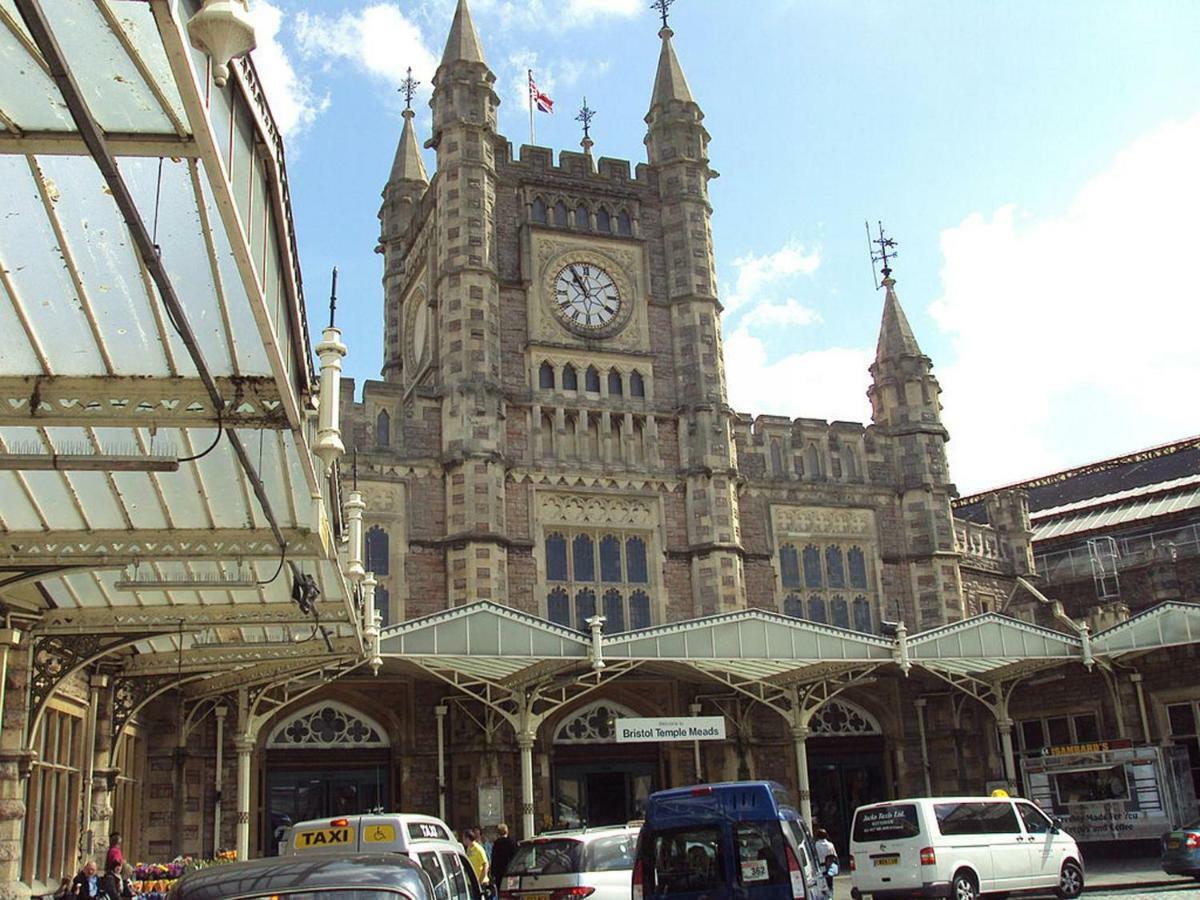 Popup Bristol Hotel Exterior photo